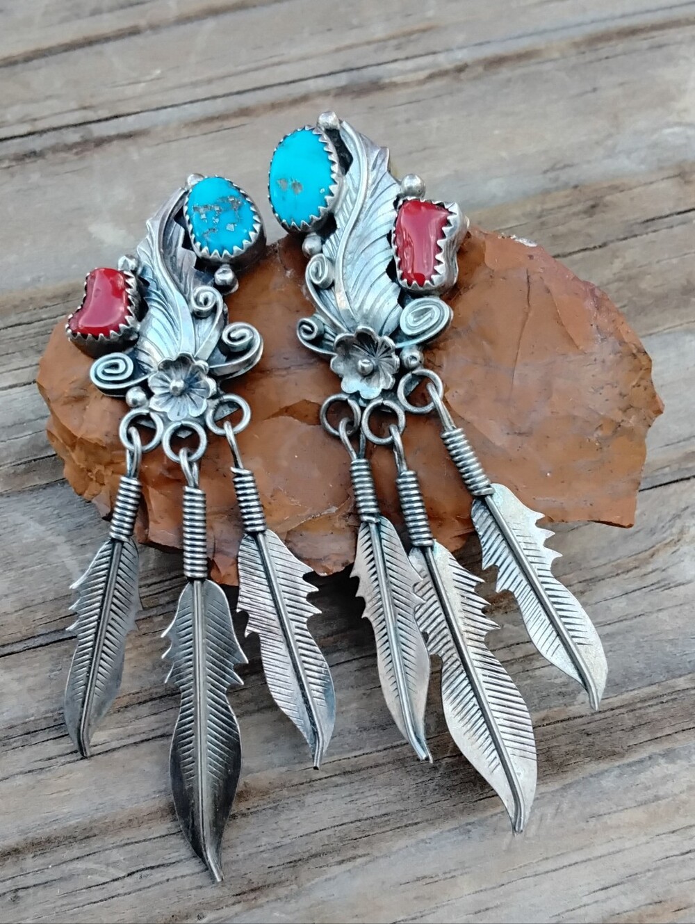 Vintage 925 Sterling Silver Turquoise Oval Bezel Feather Dangle Earrings.